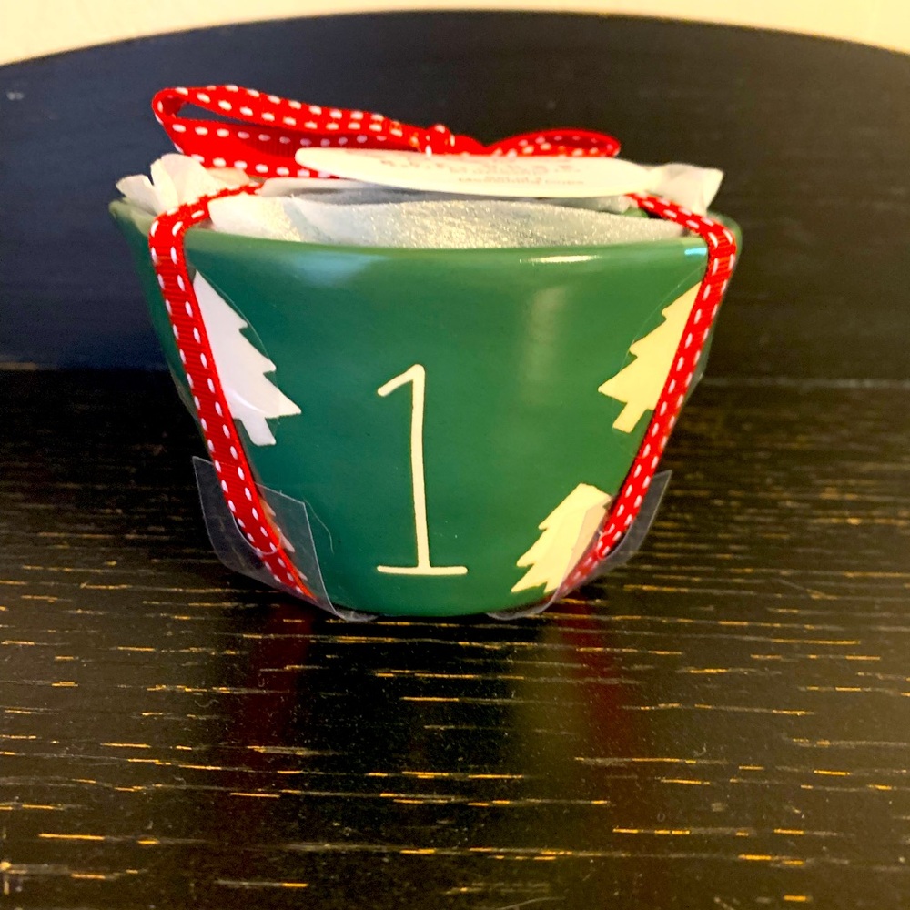Rae Dunn Evergreen Measuring Cups